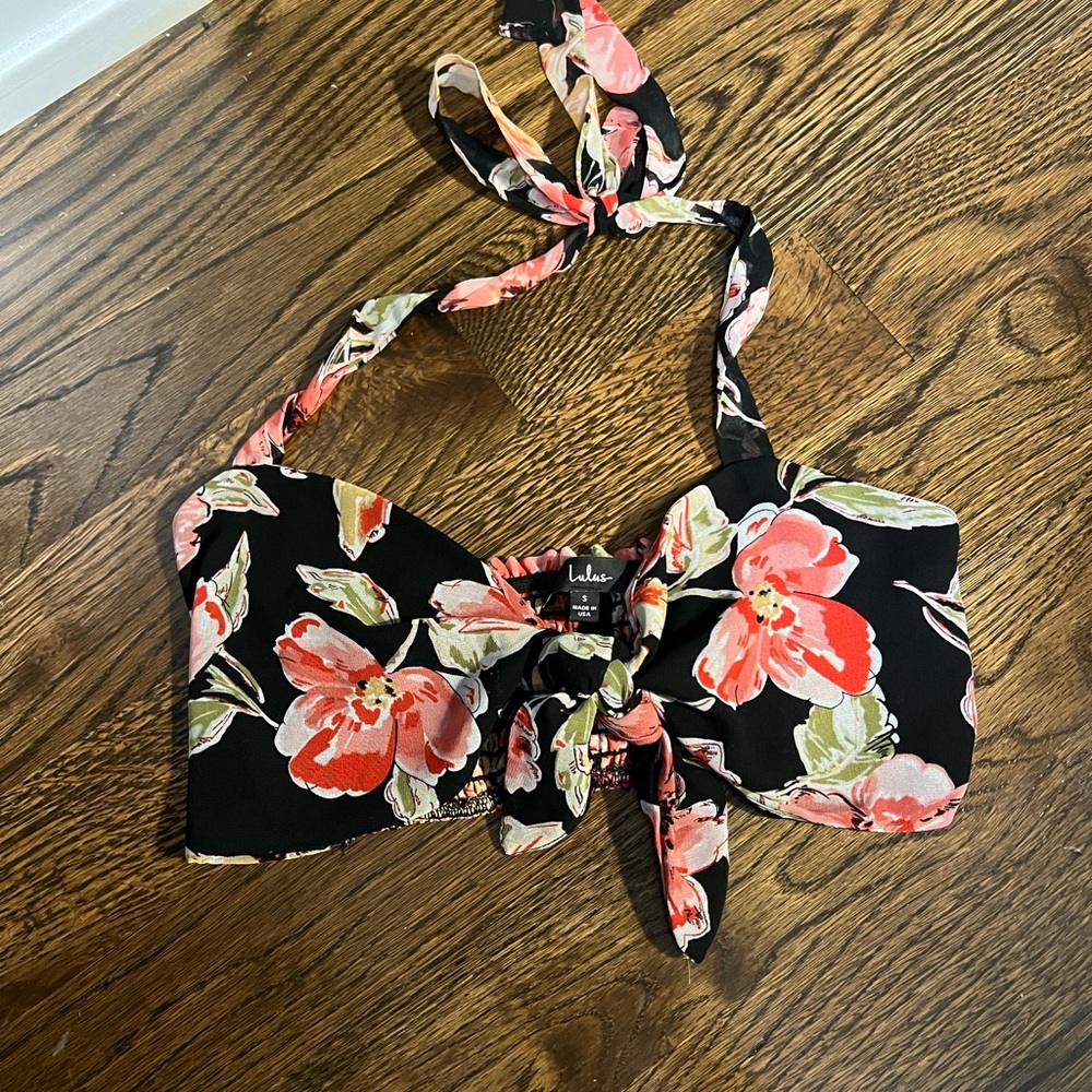 Lulus 2 piece resort wear set! Cropped top and high waisted pants. - Picture 5 of 10